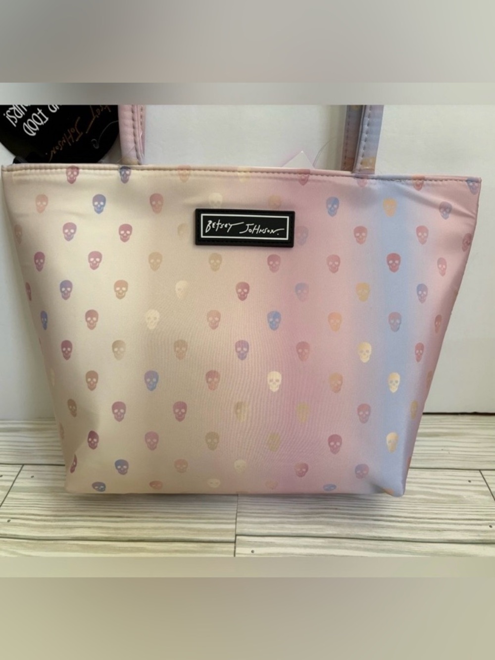 NWT Betsey Johnson Pastel Multicolor Ombré Skull Insulated Lunch Tote - Picture 3 of 7